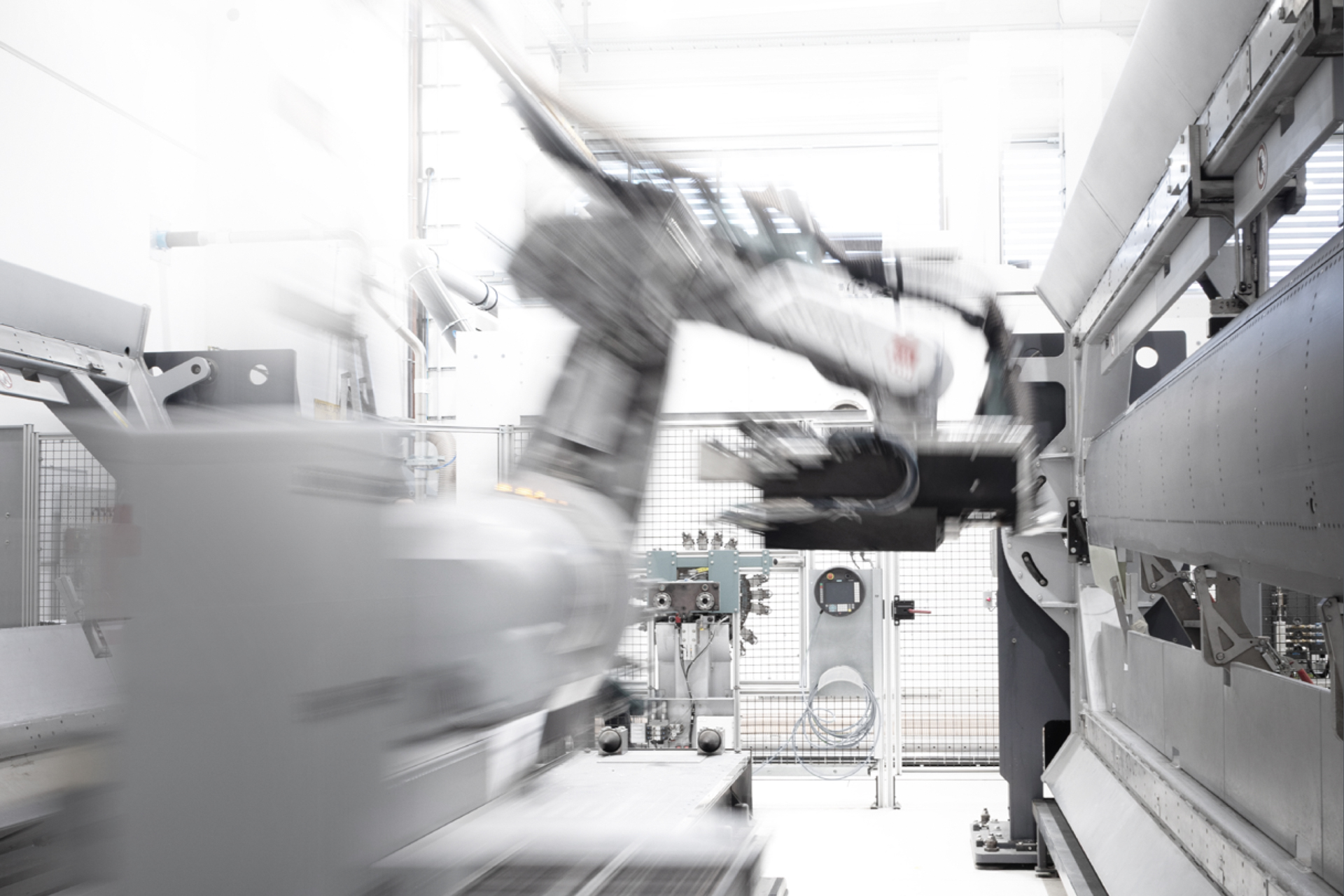 Bohr- und Senkroboter FACC Geschäftsbericht Coverbild 2025