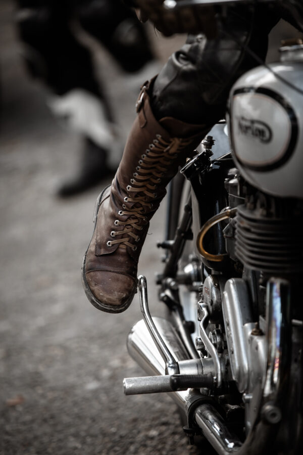 Ladypower Nostalgie Motorrad Stiefel hoch zum Schnüren Leder Kick it in Bewegung