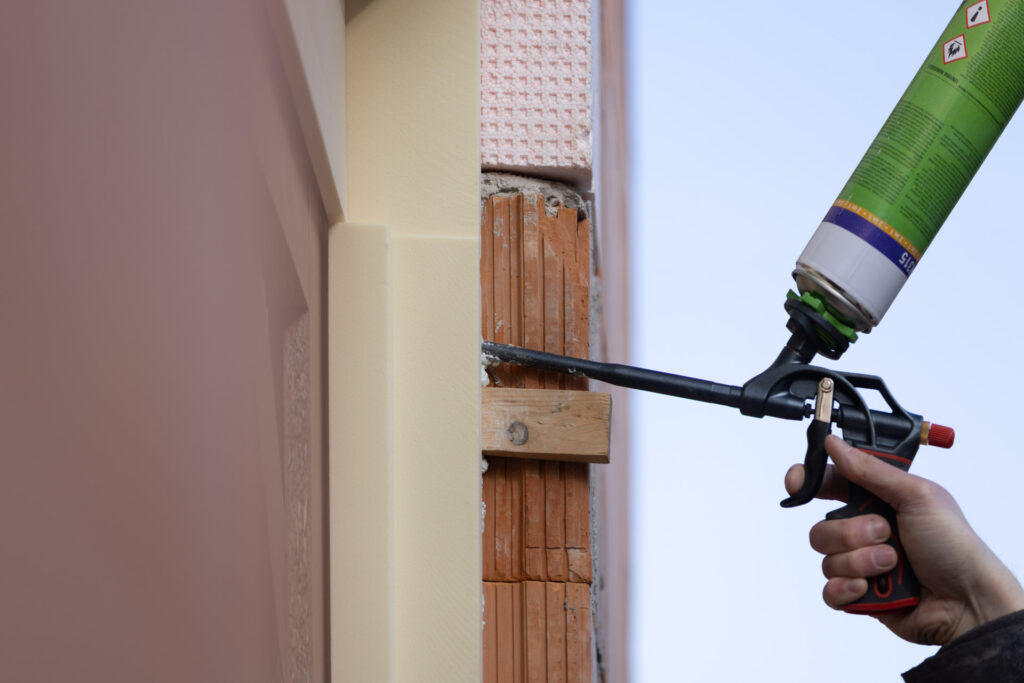 Detailarbeiten am Fernsterrahmen vor dem Einbau
