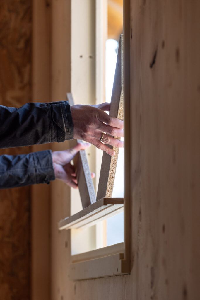 Ausbau des Stützrahmens bei der Fenstermontage