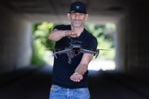 Georg und getiDROHNE von [getifo] PUR