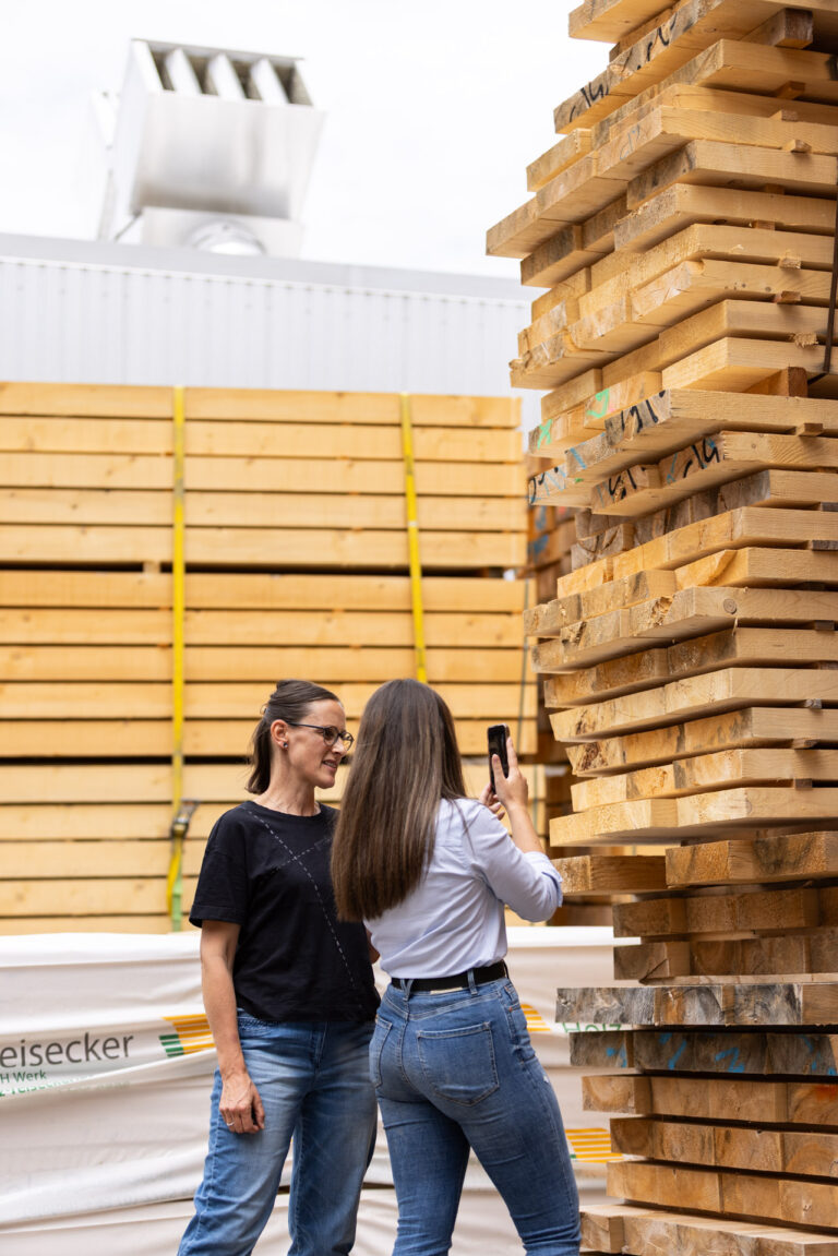 getiFOKUS Training, Brigitte mit Mitarbeiterin Holz Reisecker