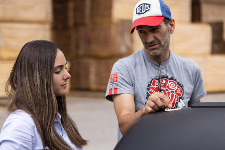 getiFOKUS Training, Brigitte mit Mitarbeiterin Holz Reisecker