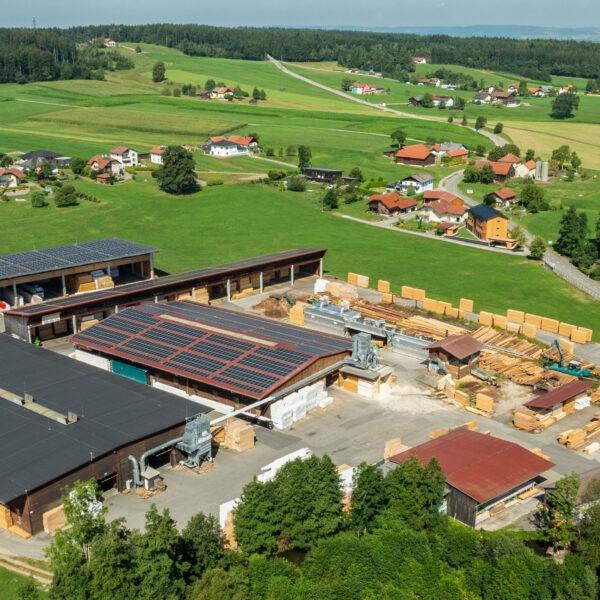 Drohnenaufnahme vom Sägewerk Holz Reisecker