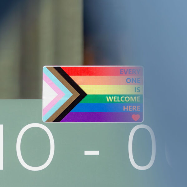 Sticker Every one is welcome here Herz, Die Schönmacherei by Carmen Greil, Hautstudio @getifo.com